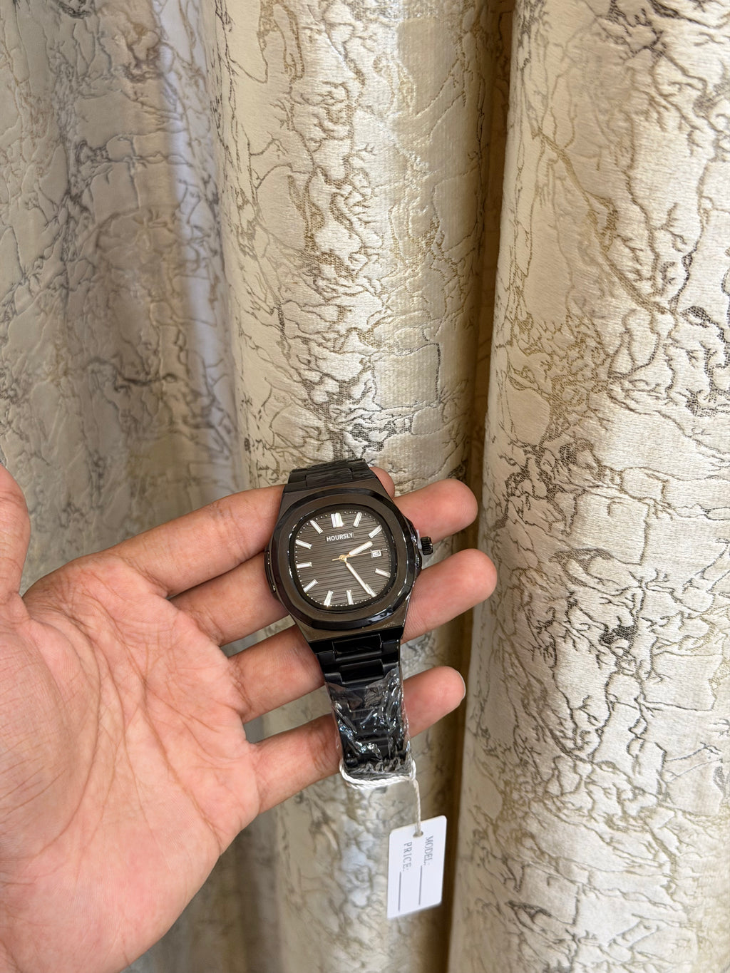 Hoursley Black Edition Square Dial